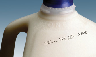 捷诺喷码机在乳制品喷码.jpg